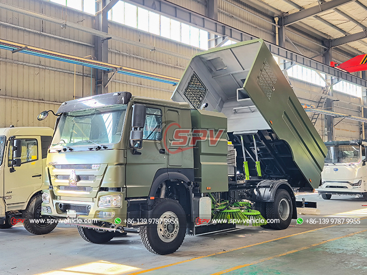 Sinotruk 4x2 Road Cleaning Truck - Front Left Side